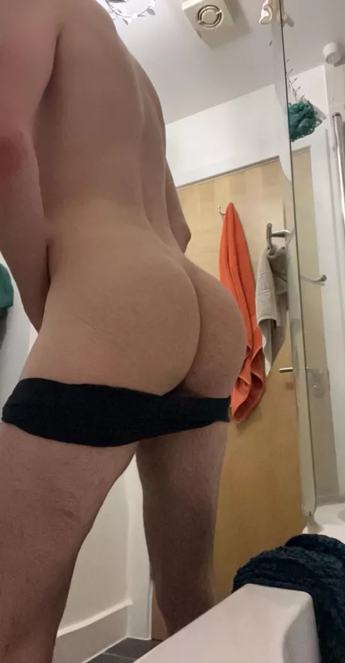 ass made for pleasing men  by dearestdarlingdead