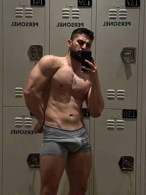 Do you think I have a tight body? by tanmahlas