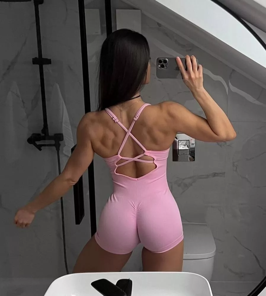 fit back posted by linasphysique_
