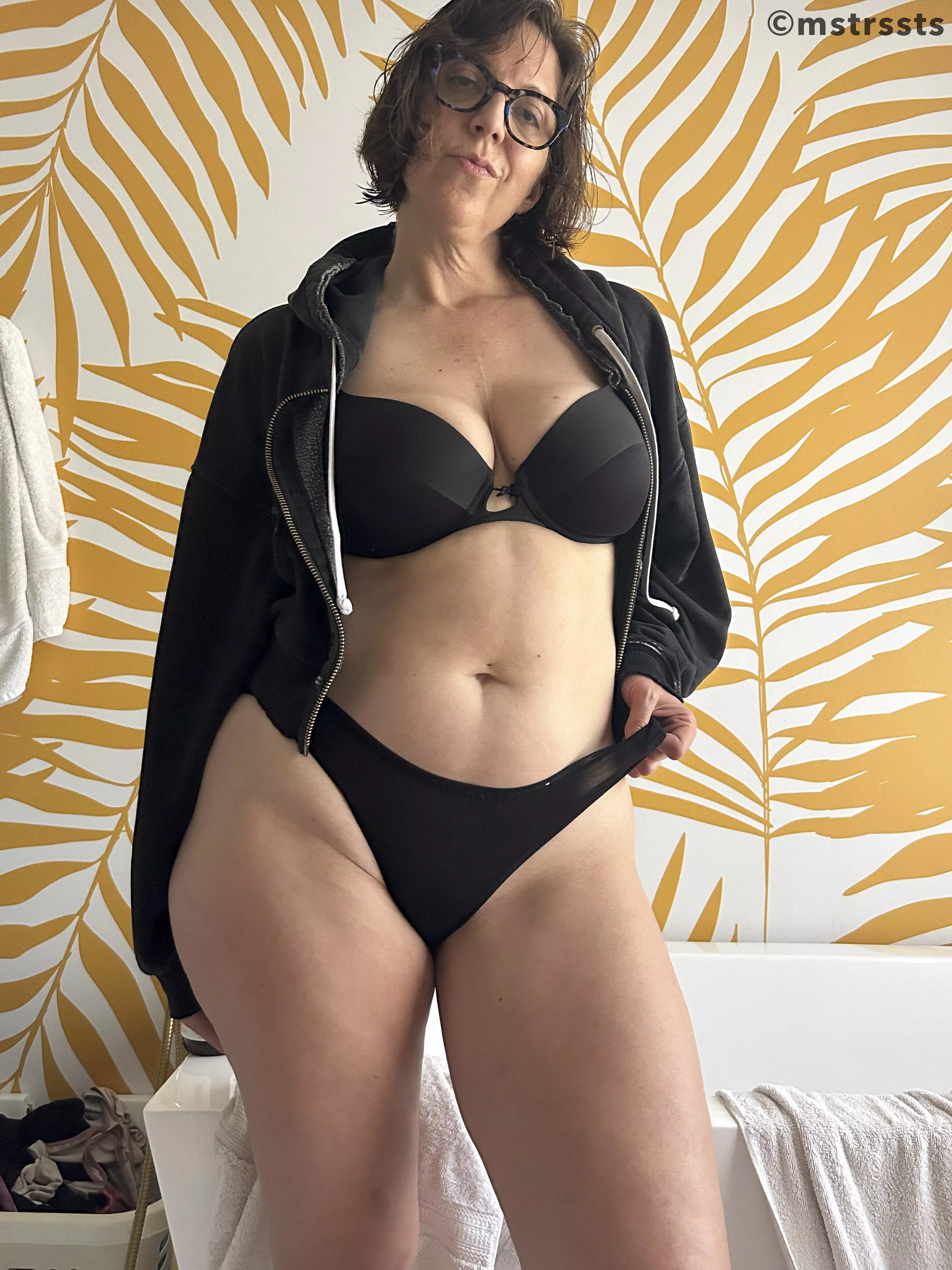 I knew you were trouble posted by mstrssts