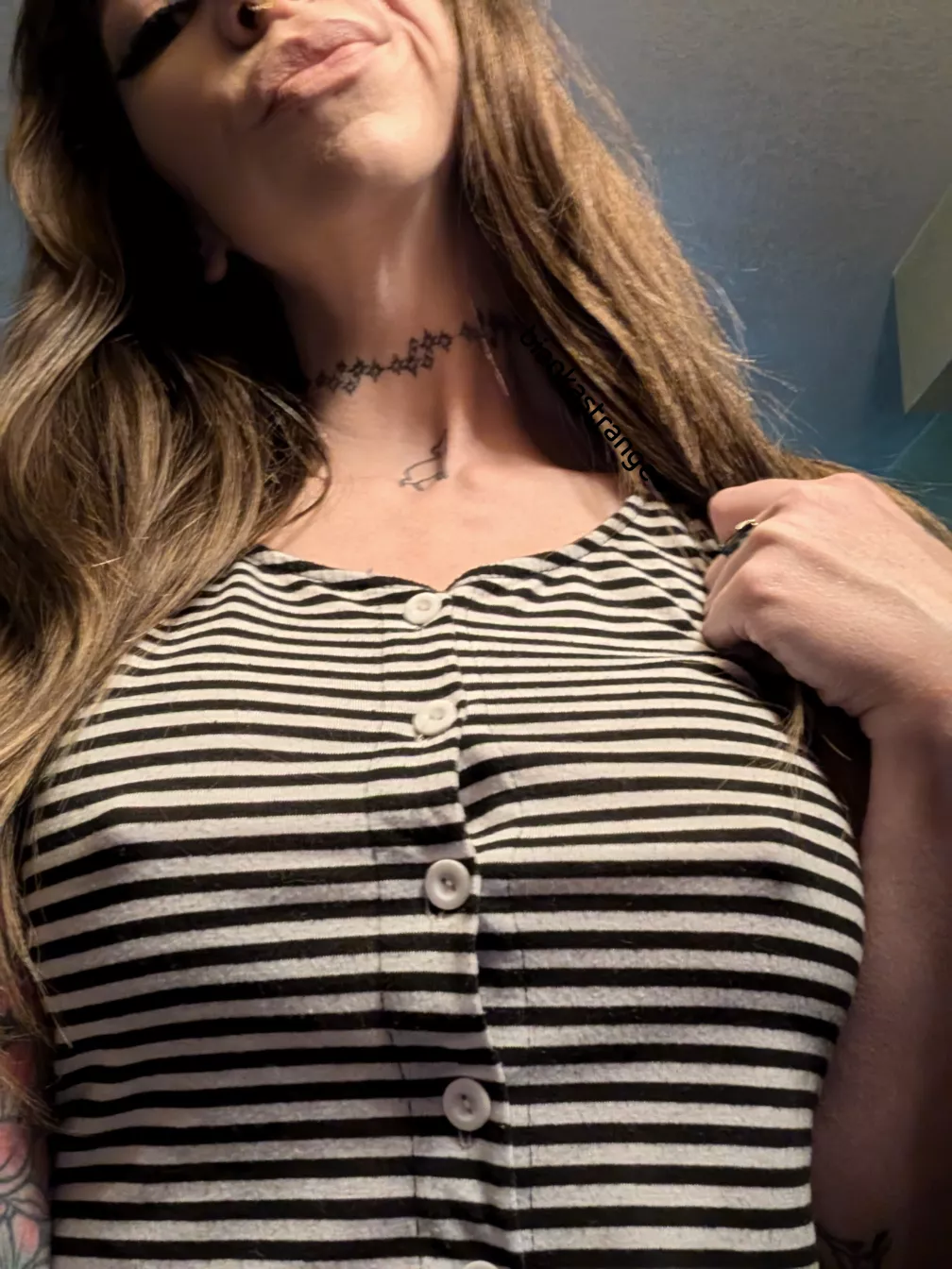 I'm trying to decide if this is what I wear tonight even though it might pop open posted by biankastrange