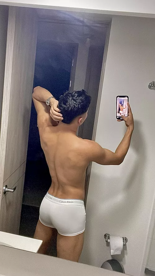 Is my trim, youthful twink physique at 18yo, 125lbs appealing to you? by desiredprincess