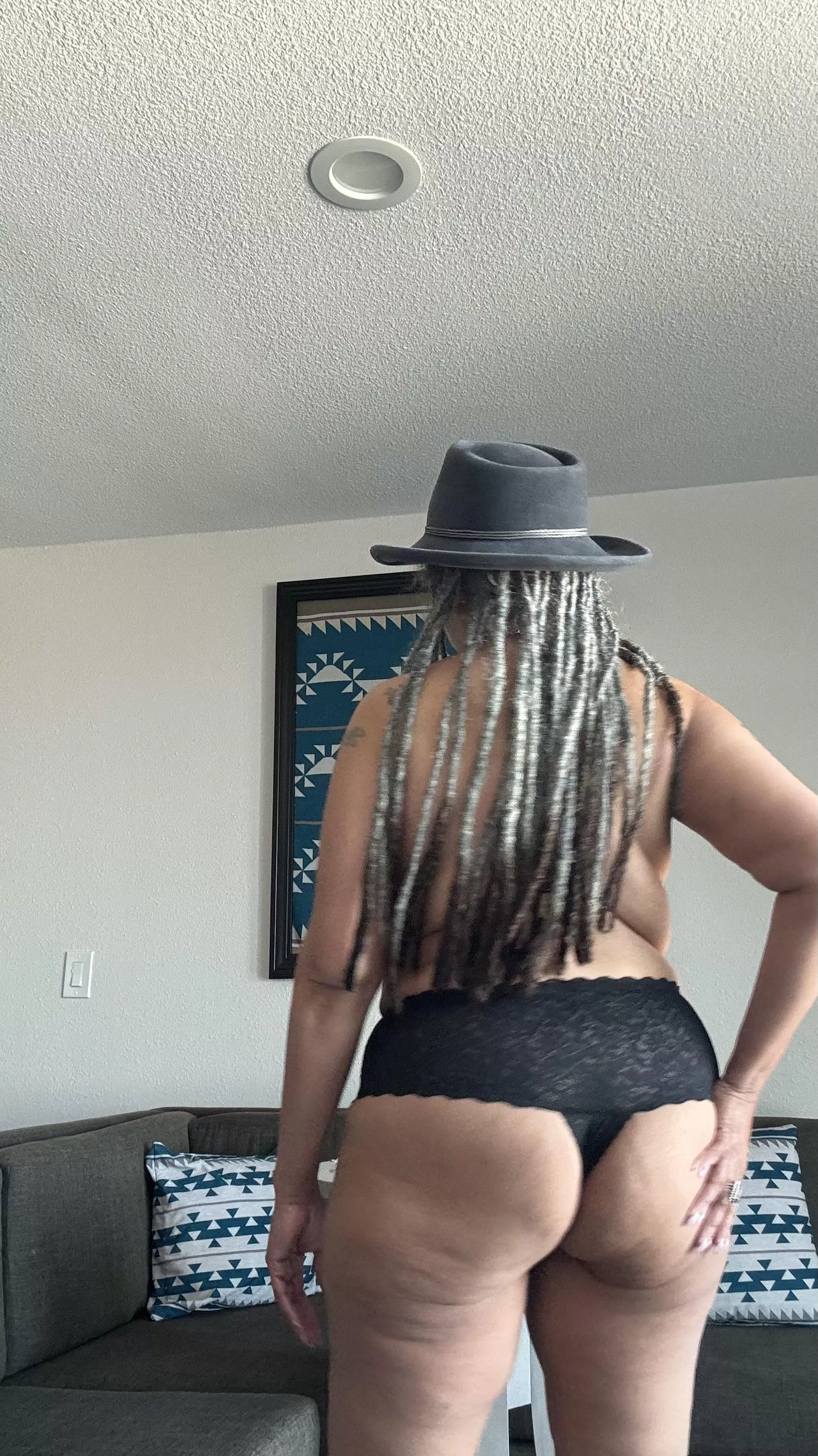 My 50 Yo Ass Loves Being Slapped While You’re Hitting It From Behind. 😈 posted by Mamalocs