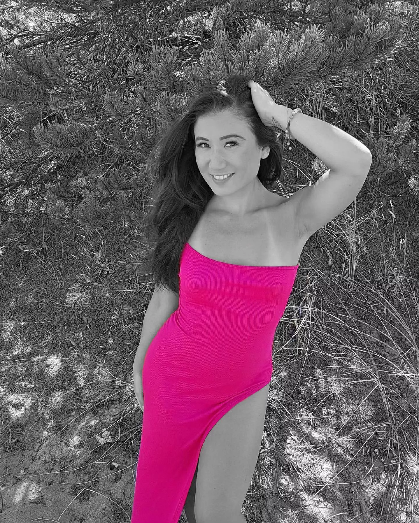 Nikki Davis posted by forfooling