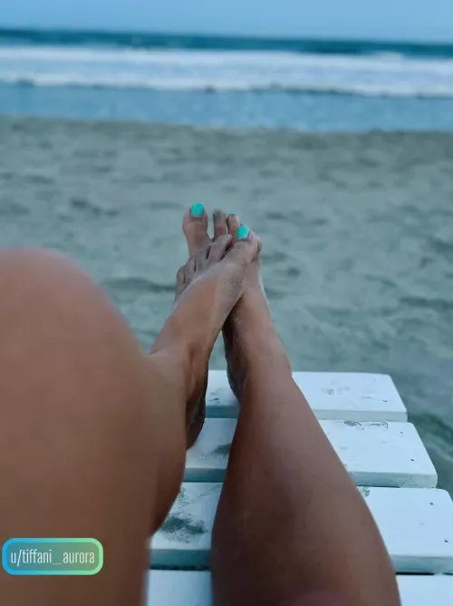 Sandy toes by Tiffani_Aurora
