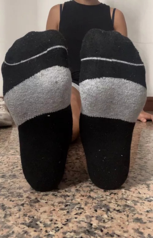 Stinky gym socks is your weakness 🤭 by natsweetasianfeet4
