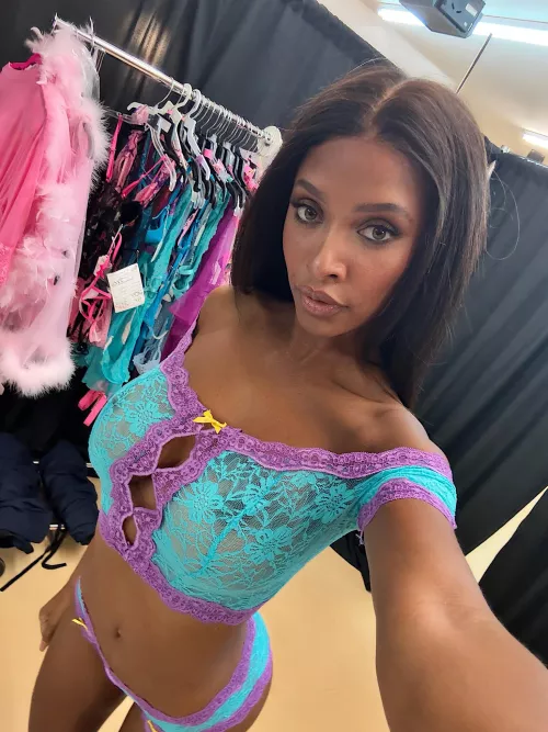 Tell me I’m ur special girl  by Im-DarkPhoenix