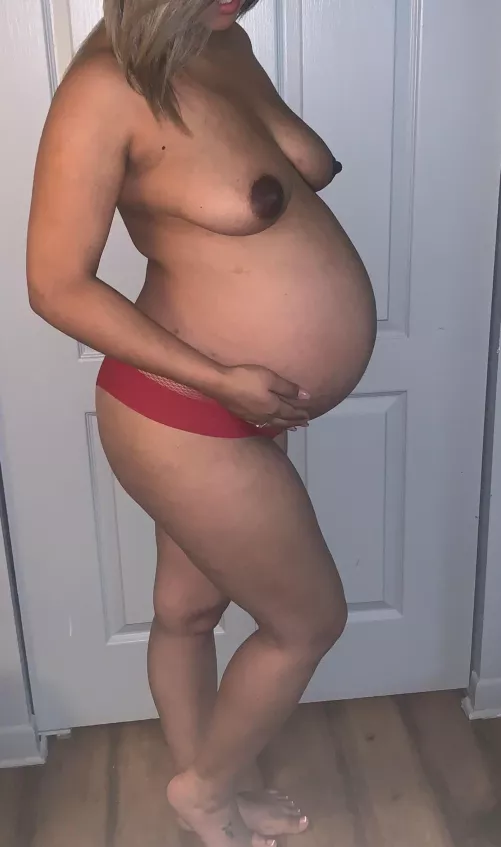 The big ol belly days 🥰 by prettypregnant4