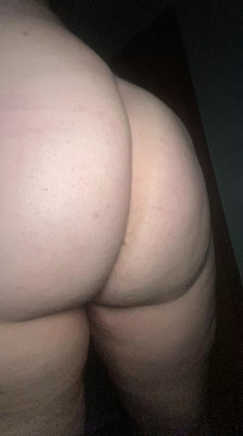 Would love to see someone cum on my pics by subboi95xx