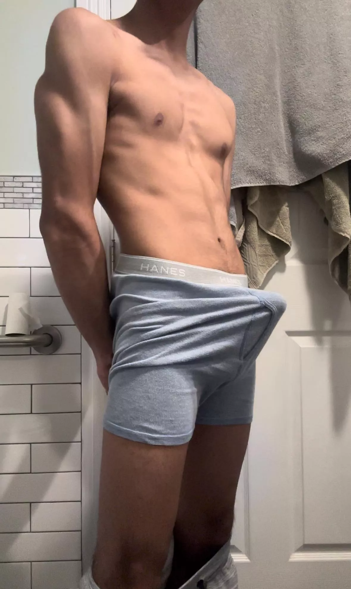 22 hard start to the week posted by Bulboii