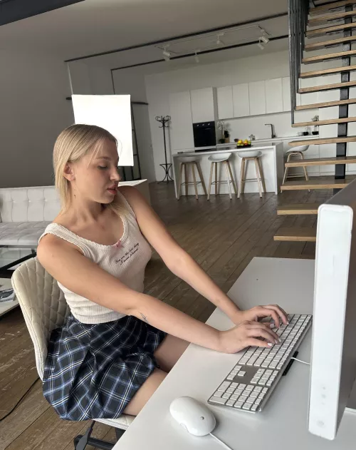 aesthetic gamer wants company by Secretjuliet