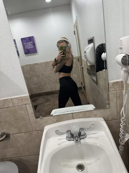 Black is always back  by madi_buns