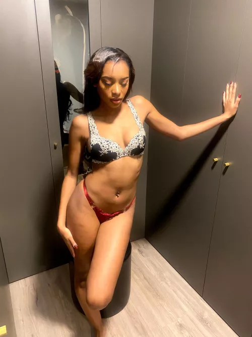 I love Mondays by LatLinababy