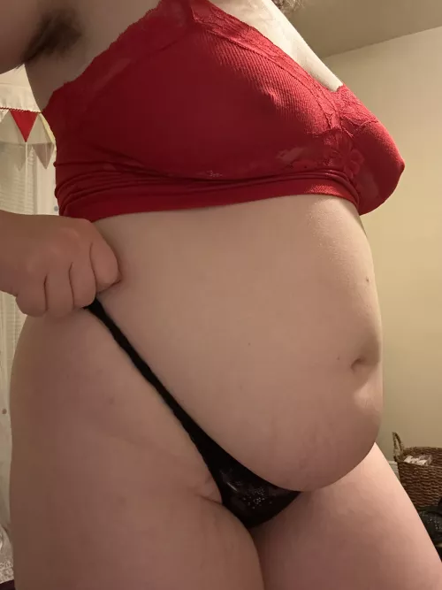 kinda obsessed with taking pics of my belly 😅😅 by attentionhogg