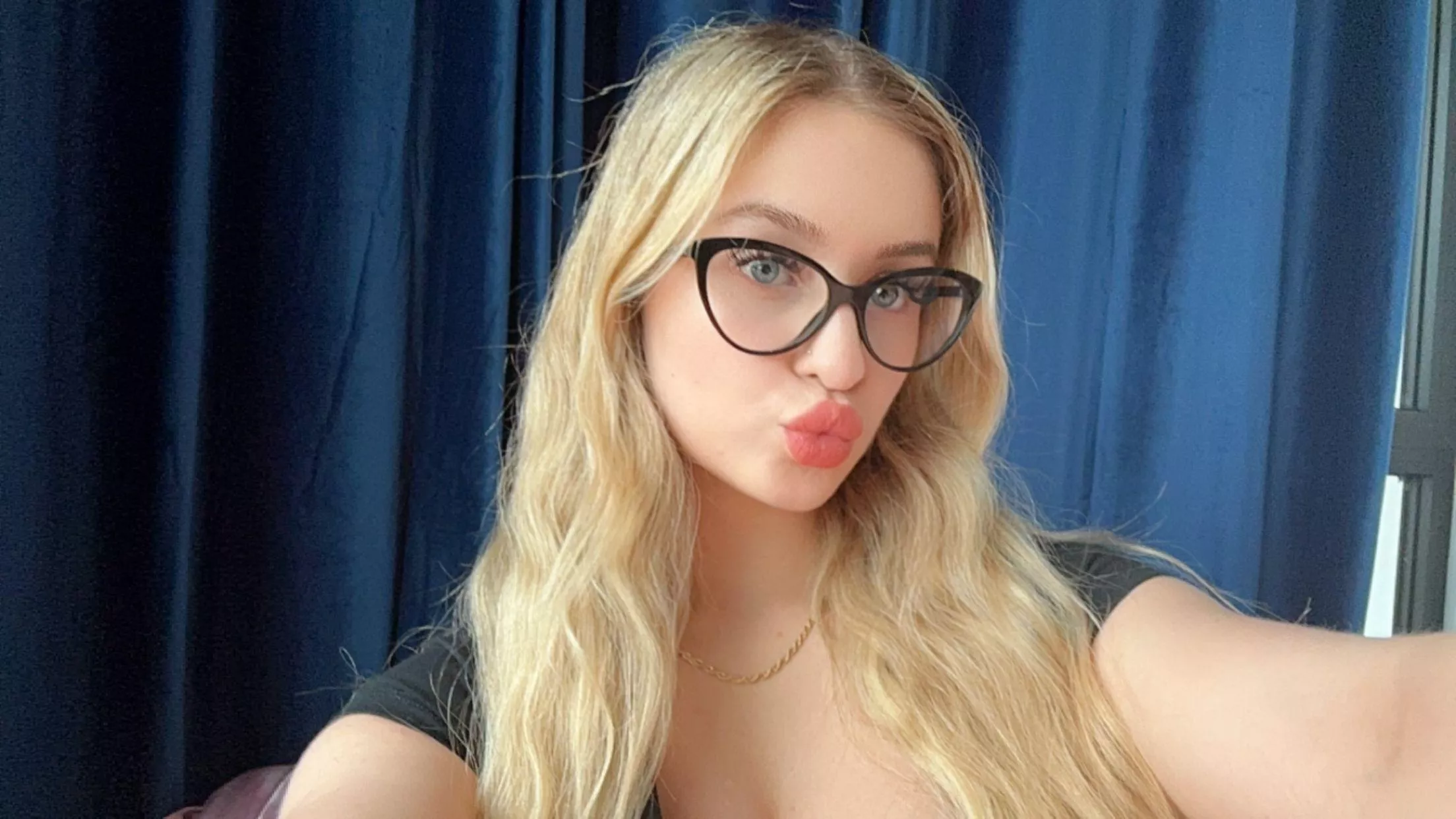 sending you kisses <3 posted by envyluna_