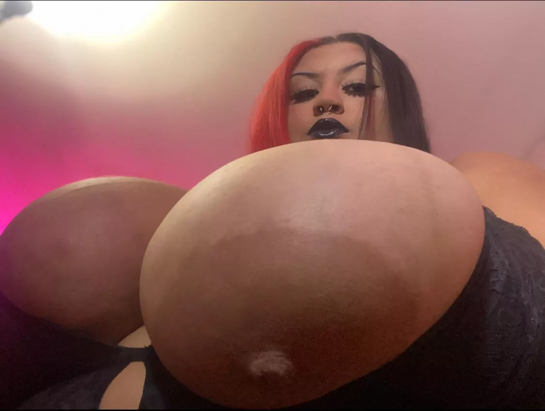 Tell me all your kinks and fantasies posted by Purehoney6100