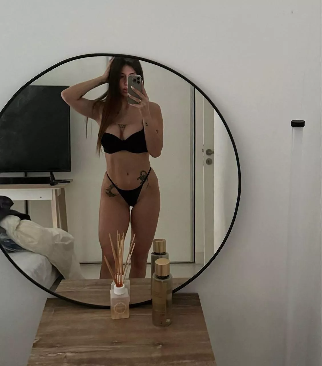 would you do me in front of this exact mirror? posted by Bella_Snappy