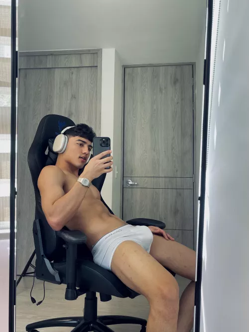 Would you keep the sexy selfies I send you as a secret? (18yo) by desiredprincess