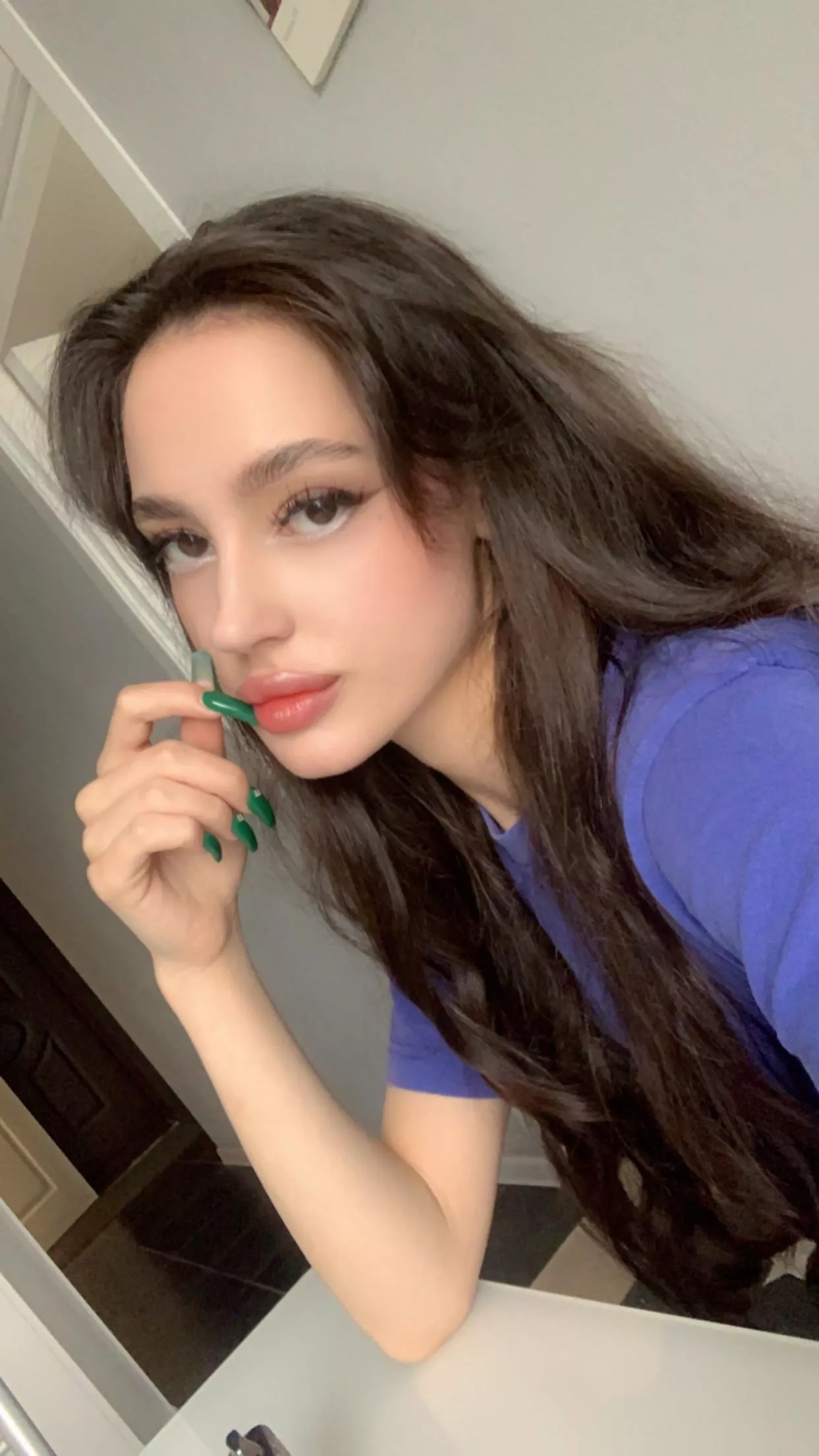 please touch my long shiny hair posted by andyksks