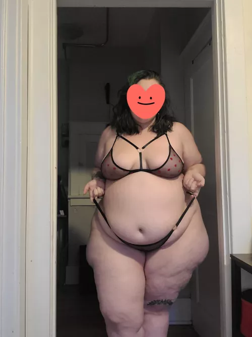 Queen of your heart  by CremeBrulegs