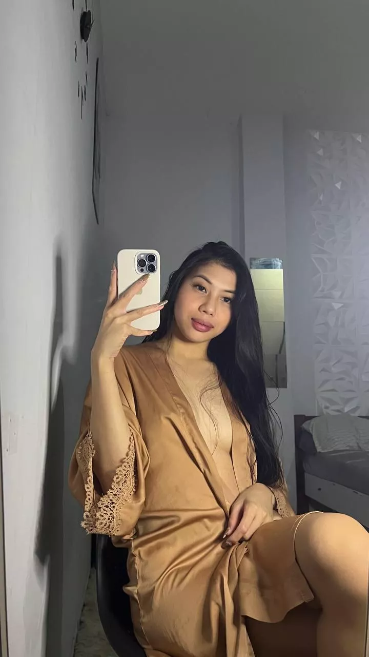 Reflecting on how cute I look today.😉❤️ posted by painbaxi1998