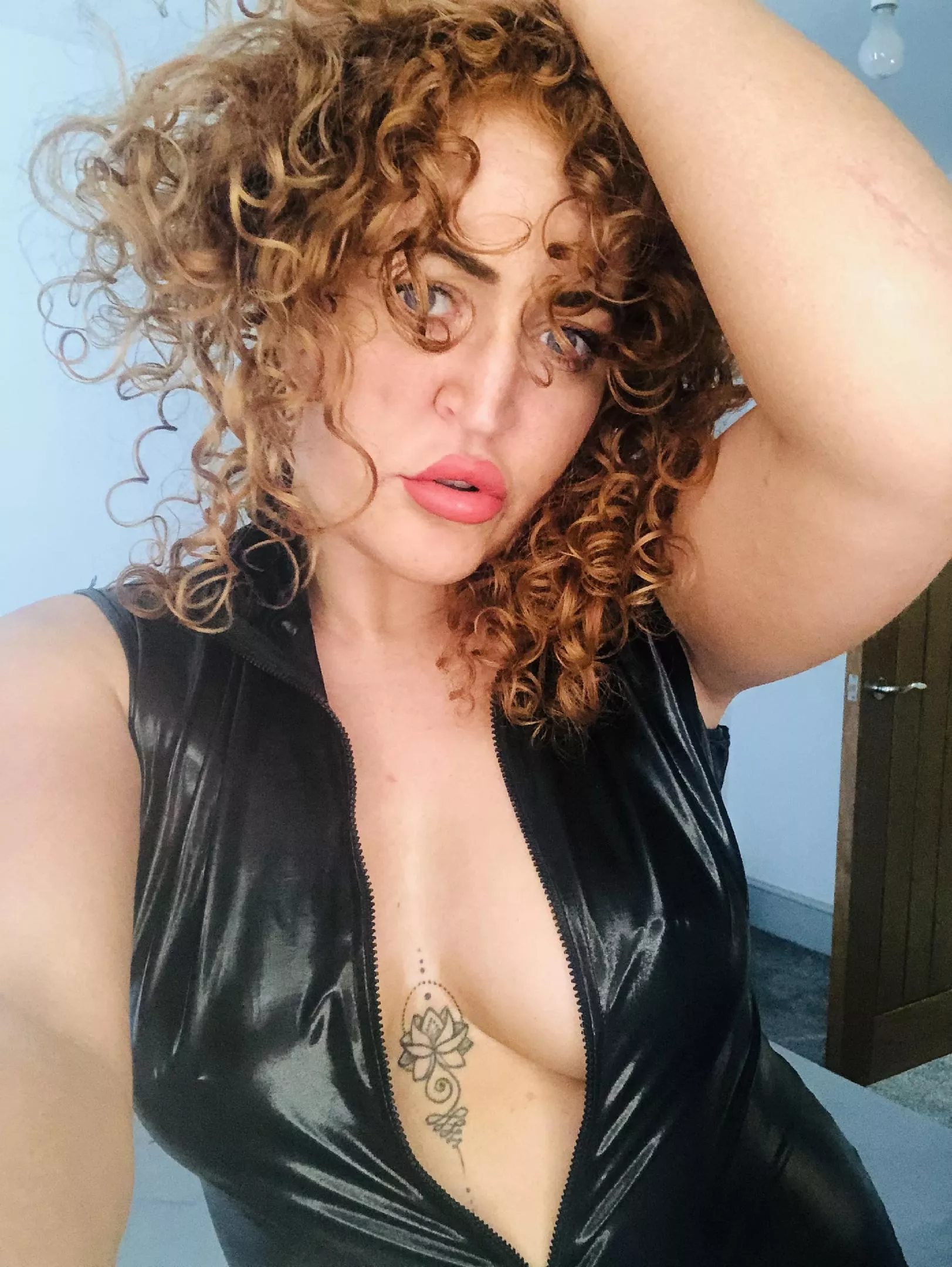 Zip me up or zip me down? posted by ObedientTablespoon