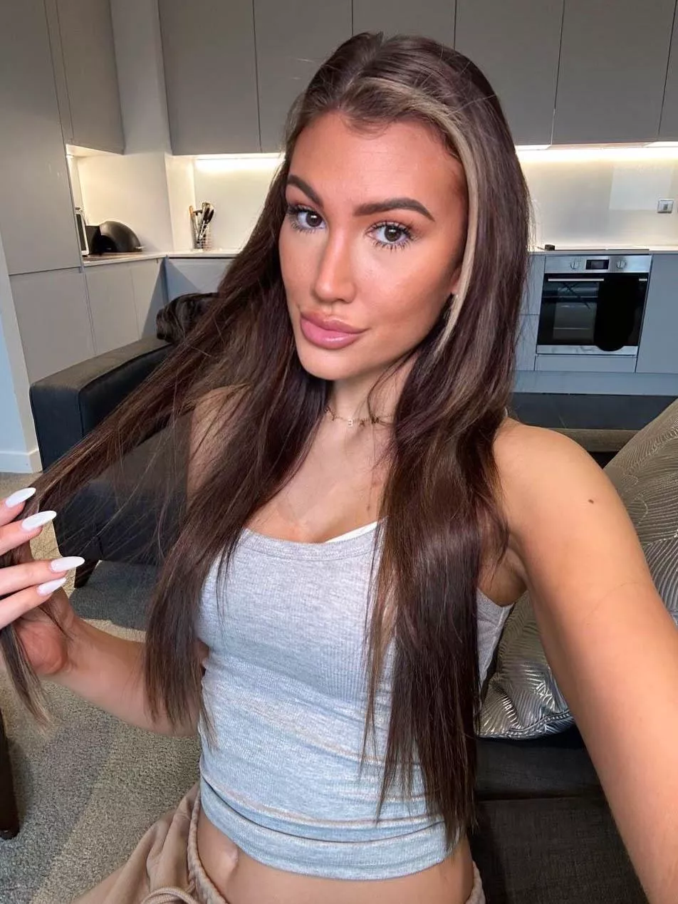 Do you like this top on me? posted by HomeFar1276