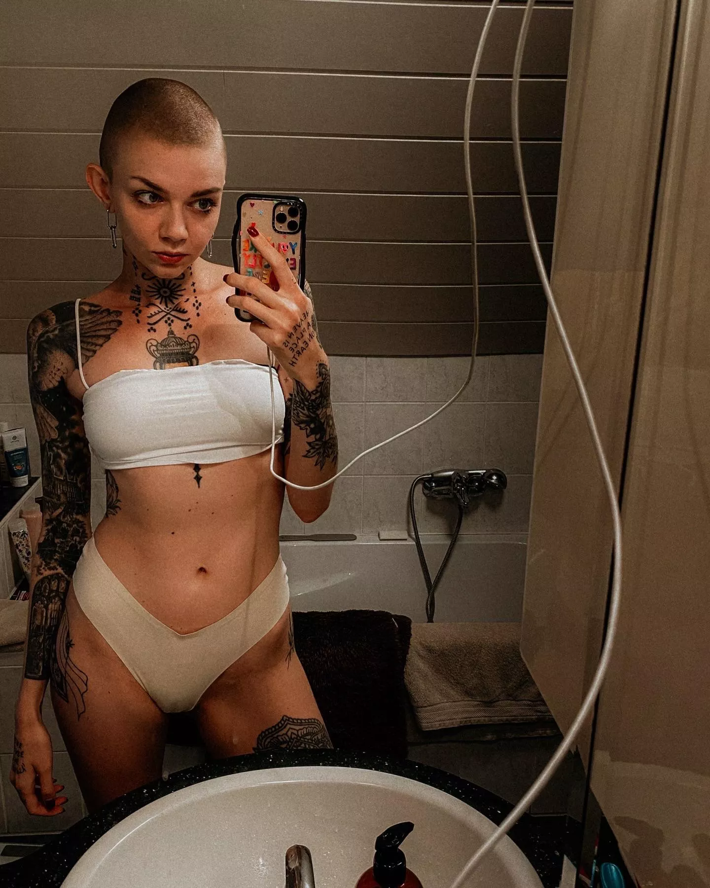 every thursday is buzzday  posted by juleamelie99