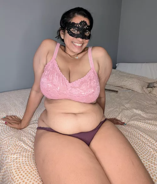 I know I can always come here to show off my thick squishy bod  by masalachaipri