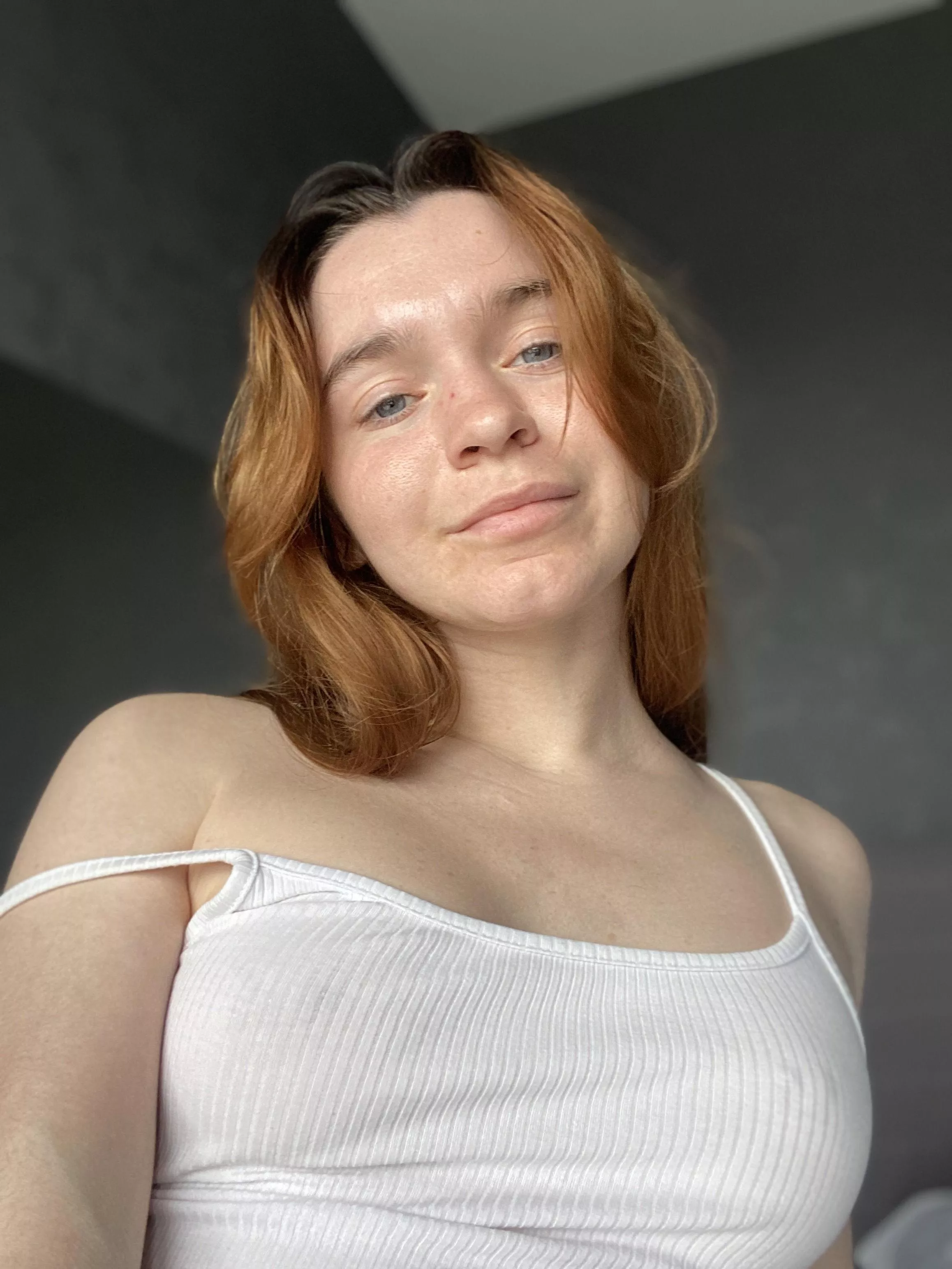 I like to wear white tops without a bra posted by _kateedem_