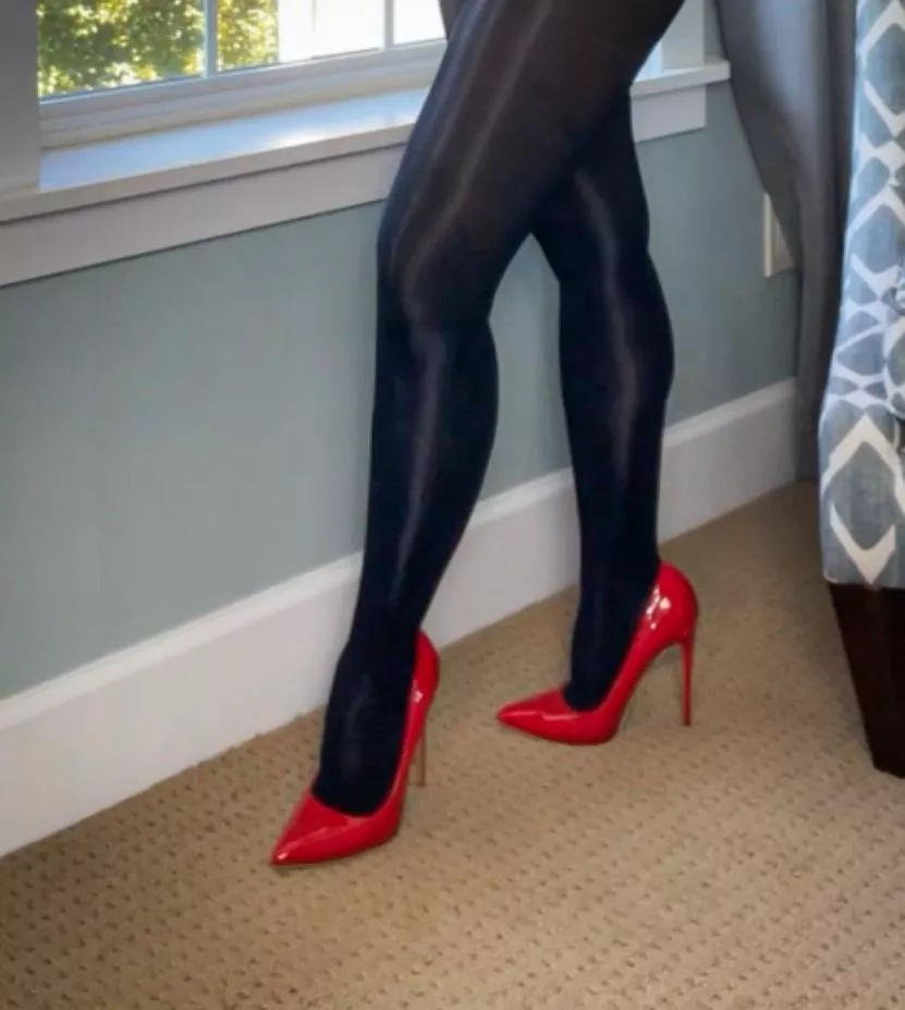 I really love the Red stilettos and black nylons combination  posted by amorboudoir
