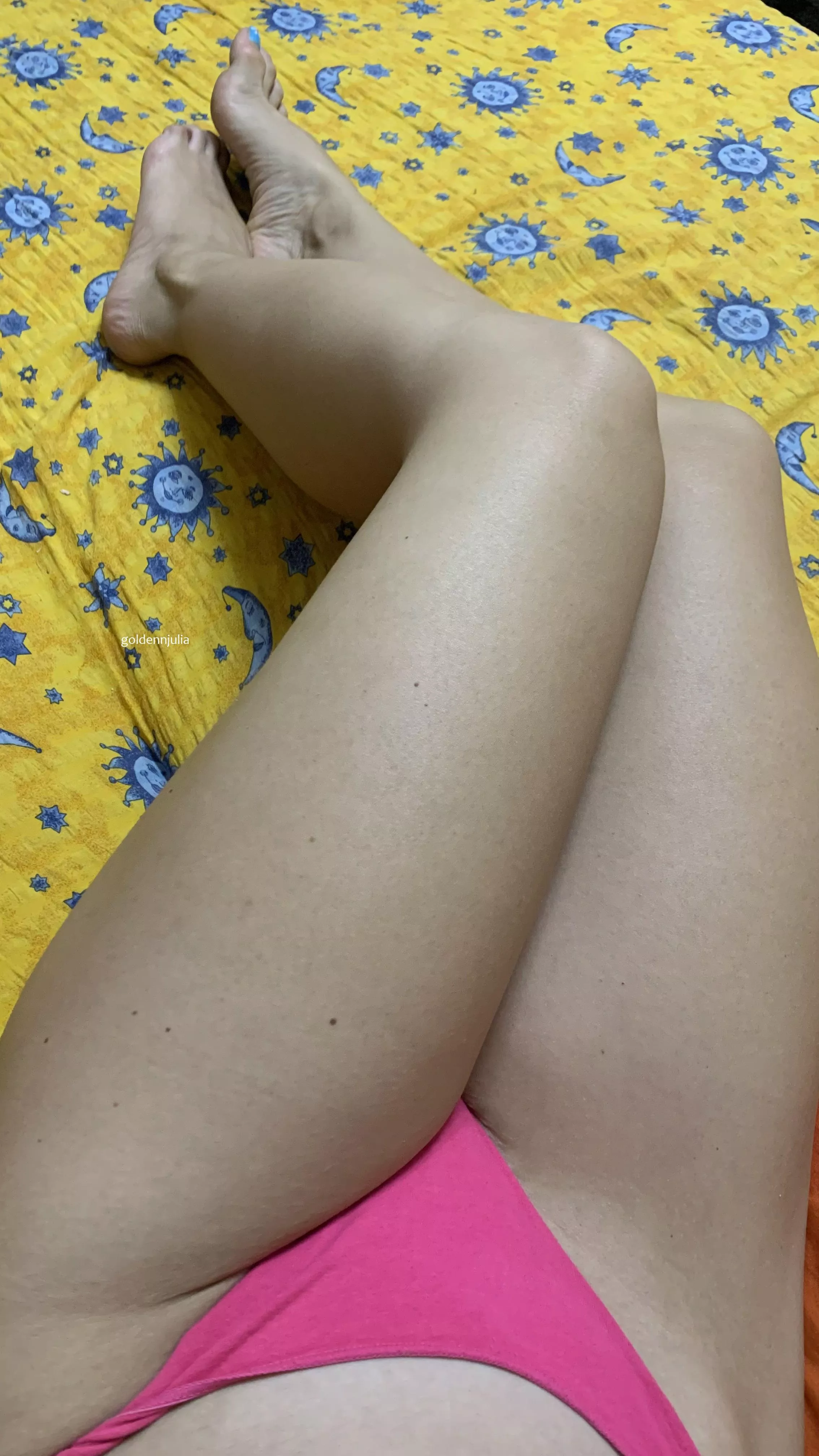 If you zoom in you'll see my moles  posted by goldennjulia