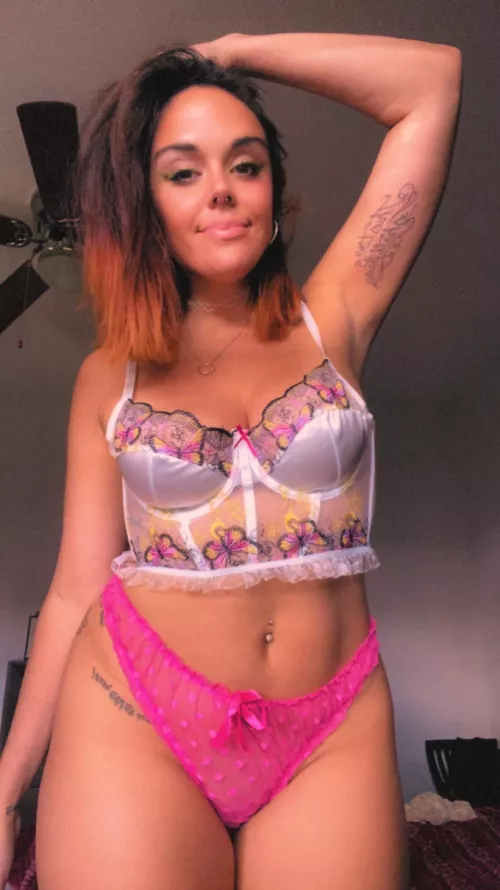 is a thick 31f still considered hot  by bangbangreign21