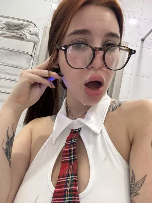 Leave ❤️ if you're game, I want to send nudes to random guys today by petite_elisabeth