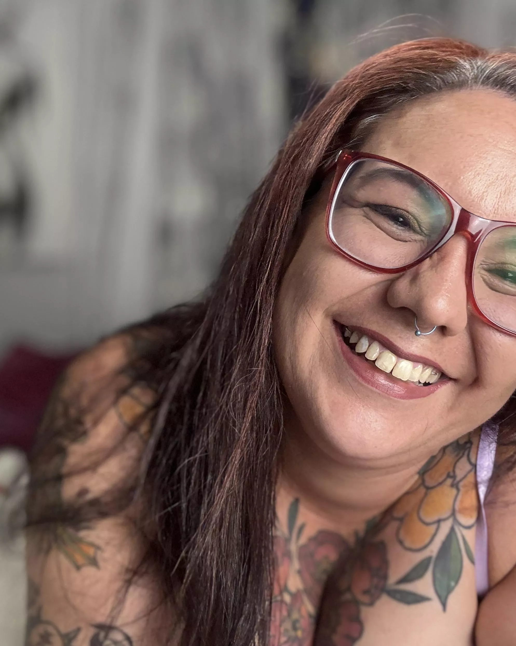 Light makeup and a big smile posted by spicysundays