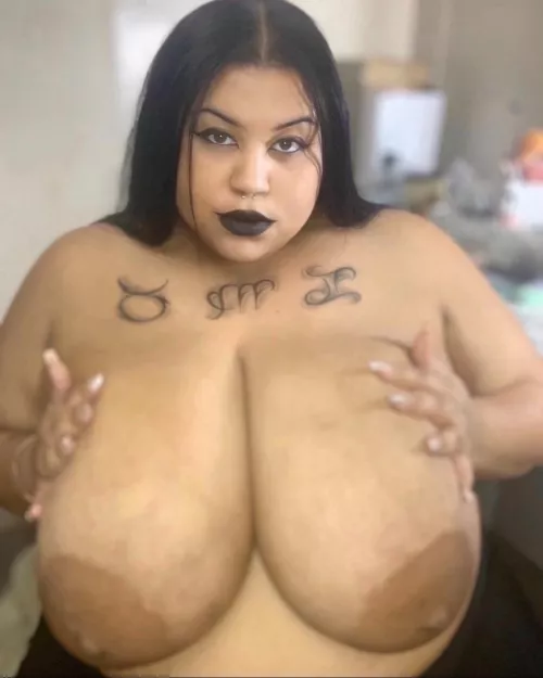 What caught your eye first?  by Purehoney6100