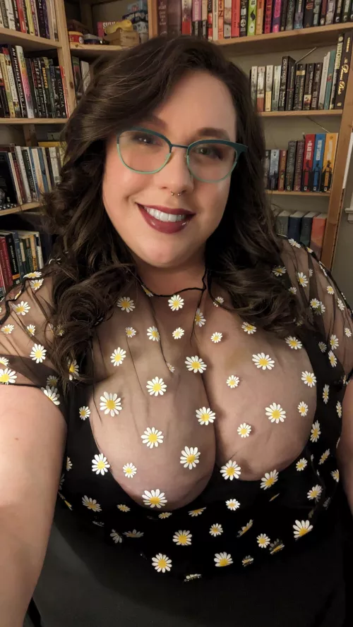 Women who lead, read. 🤓📚 by autumn_winters_of