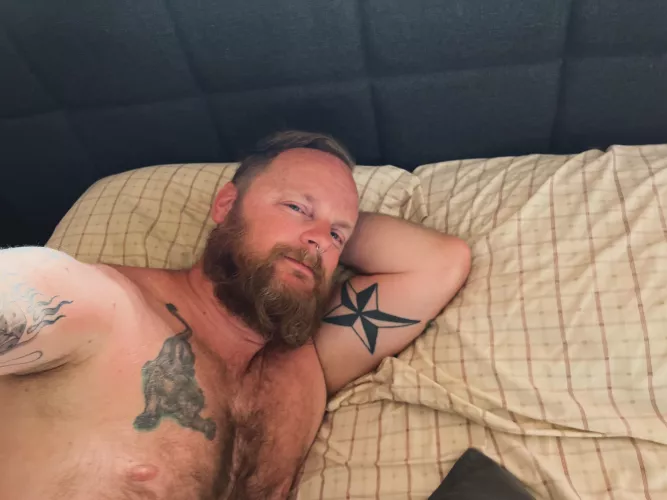 Come to bed  by Resguy7