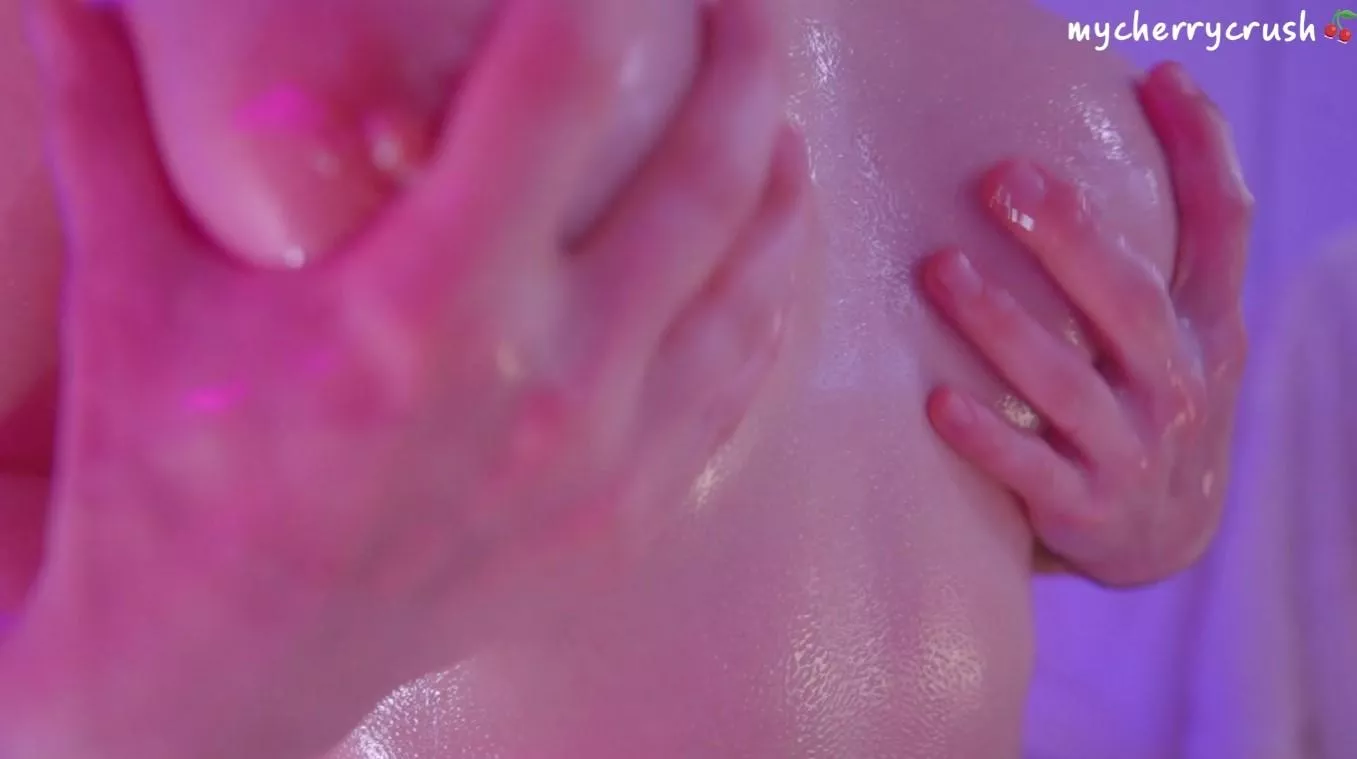 Close up oiled ass and pussy fingering, Cat Tail butt plug, oiled boobs and feet teasing! lots and lots of oil! 💦 super hot! 🥵 - onlyfans.com/cherrycrush   posted by mycherrycrush