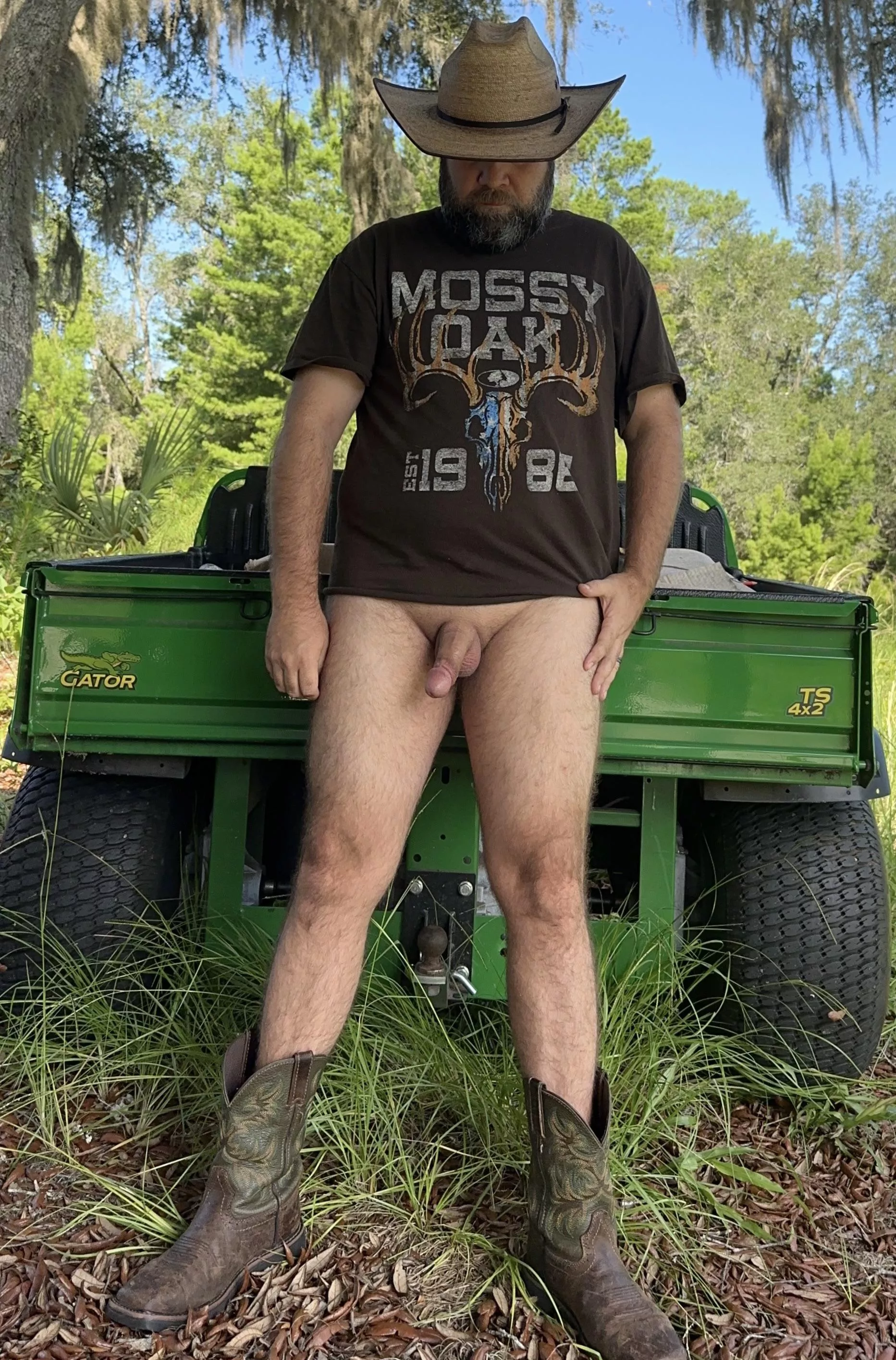 Daddy needs help in the ranch.. posted by FLDaddybeartop