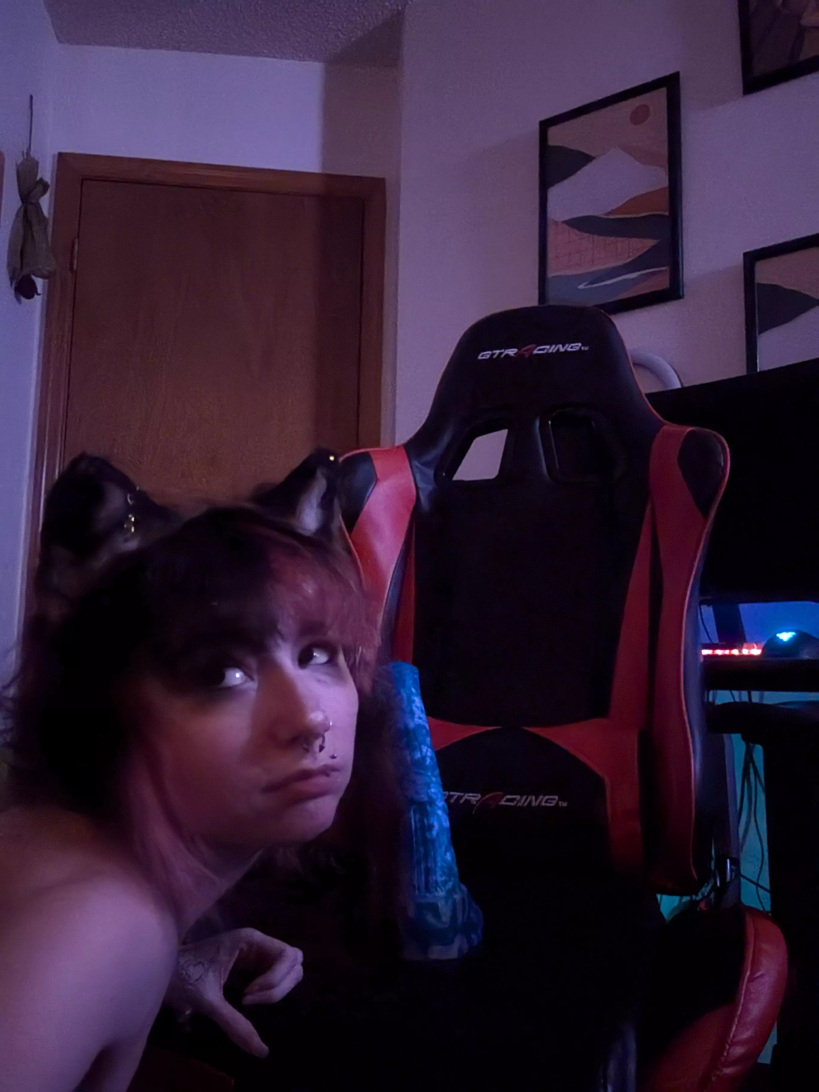 Hmmm posted by Lil_Peachy_Fox