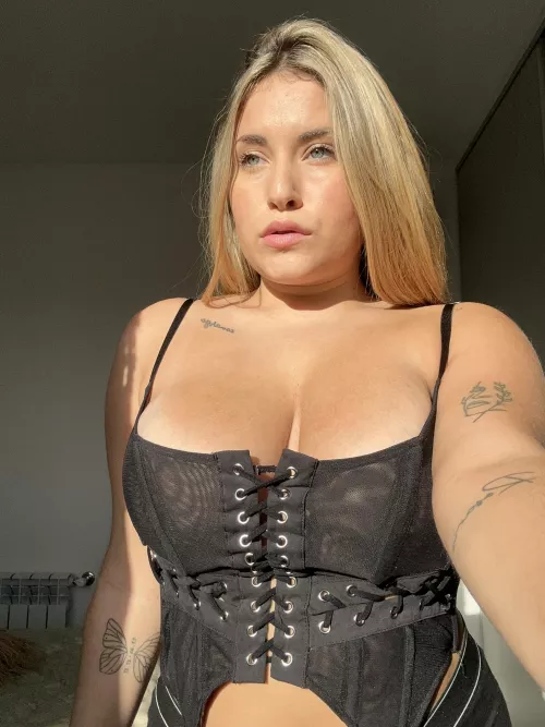 I really feel sexy on this outfit. by EmilyEmbraceMe