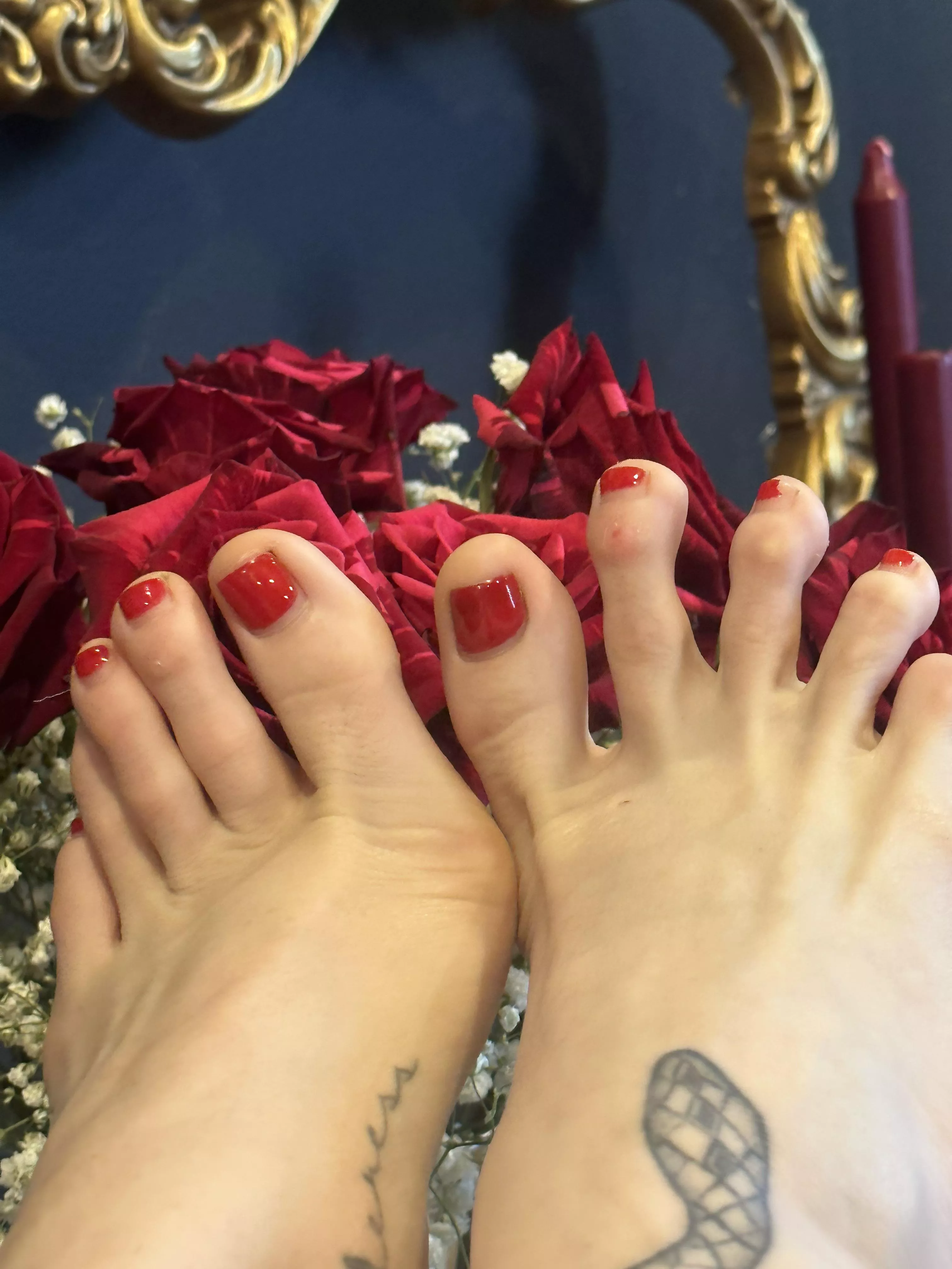 Roses to match My toes  posted by mistressjenniferhex