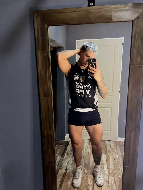 Soccer stud's sweaty pits exposed by ZaynXReed