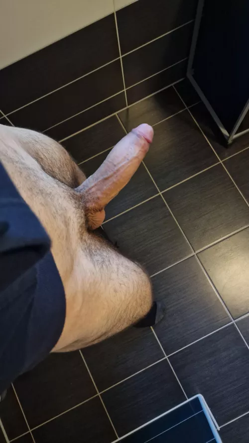 who's gonna get on his knees for me? by Nicksalman