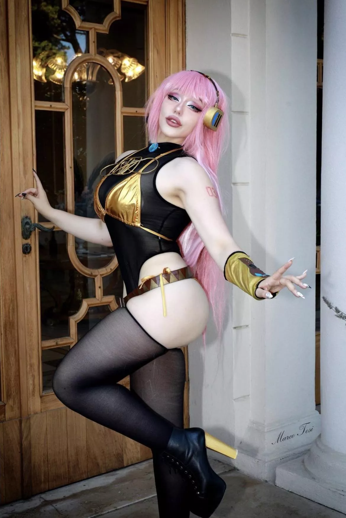 a cute Megurine Luka posted by alexisakahana