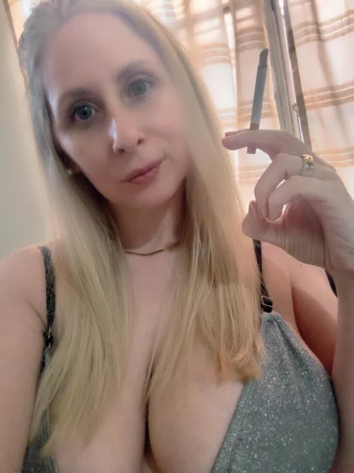 Do I look sexy smoking? by roqueenvc