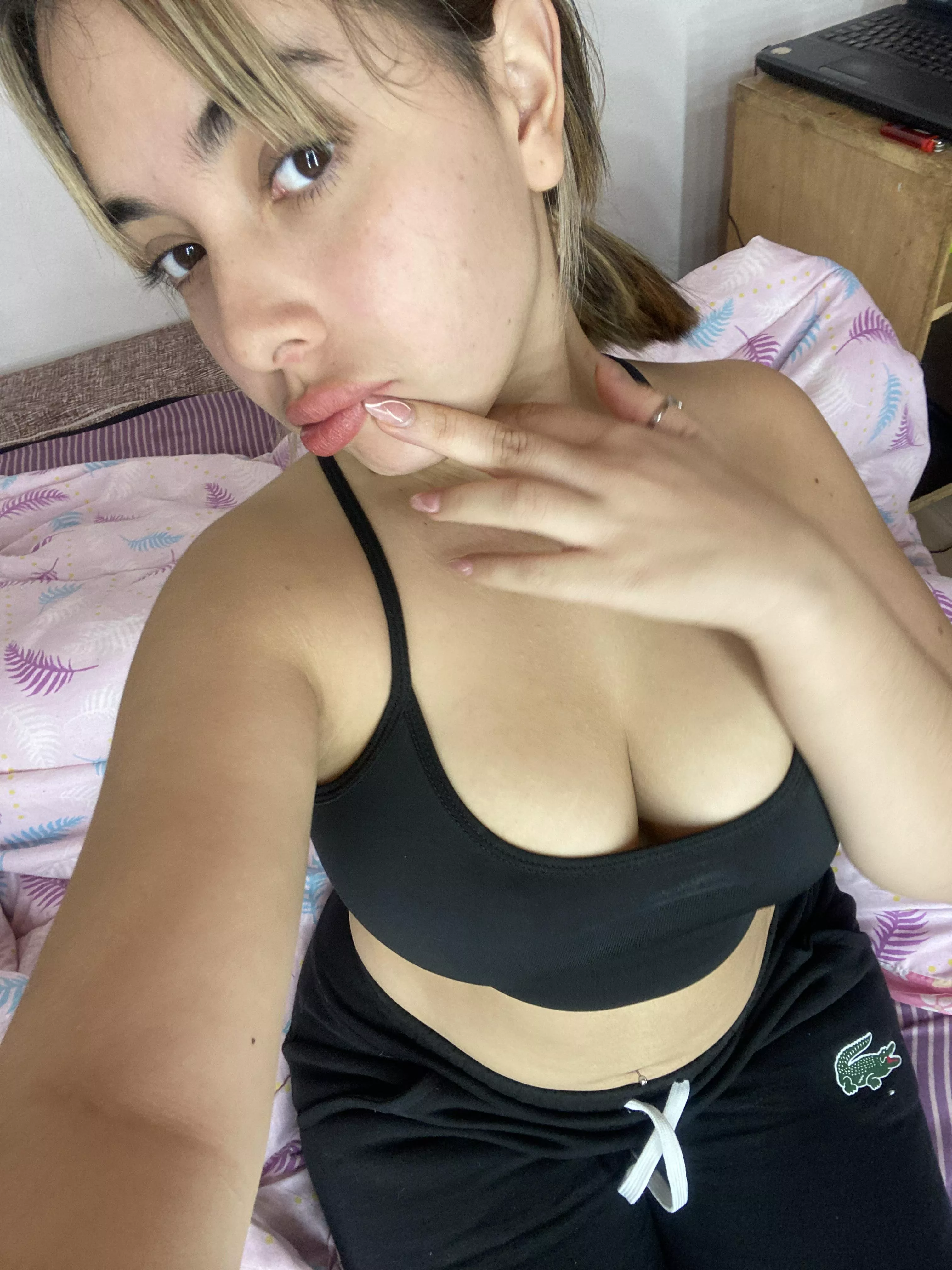 just turned 18 and im still new here... am i cute posted by Puzzleheaded_Tap7362