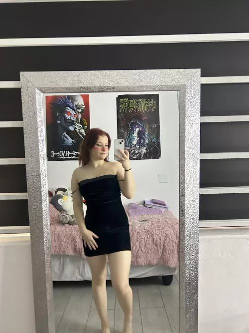 Loving my curves on this dress by Velvet_EmmaX