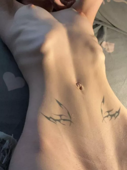 My skinny body might be your type  by Isla_Lucinda